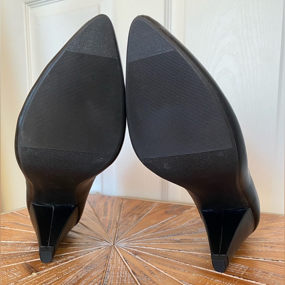 NWT My Delicious Black Faux Leather Pointy Toe Zipper Booties Size 10 - Picture 9 of 11